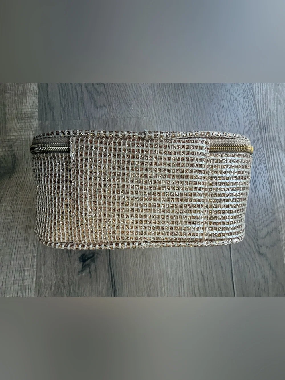 NEW Dior ‘CD’ (SEALED) Sparkling Gold Pouch w Gold Zipper & Star Zipper Pulls